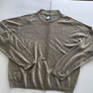 Geoffrey Beene super soft Men’s sweater size XL 100% acrylic 
Smoke free Home